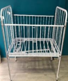 CAMA CUNA PEDIÁTRICA DE UN PLANO SIN RUEDAS