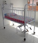 CAMA CUNA PEDIÁTRICA DE 4 PLANOS CON RUEDAS